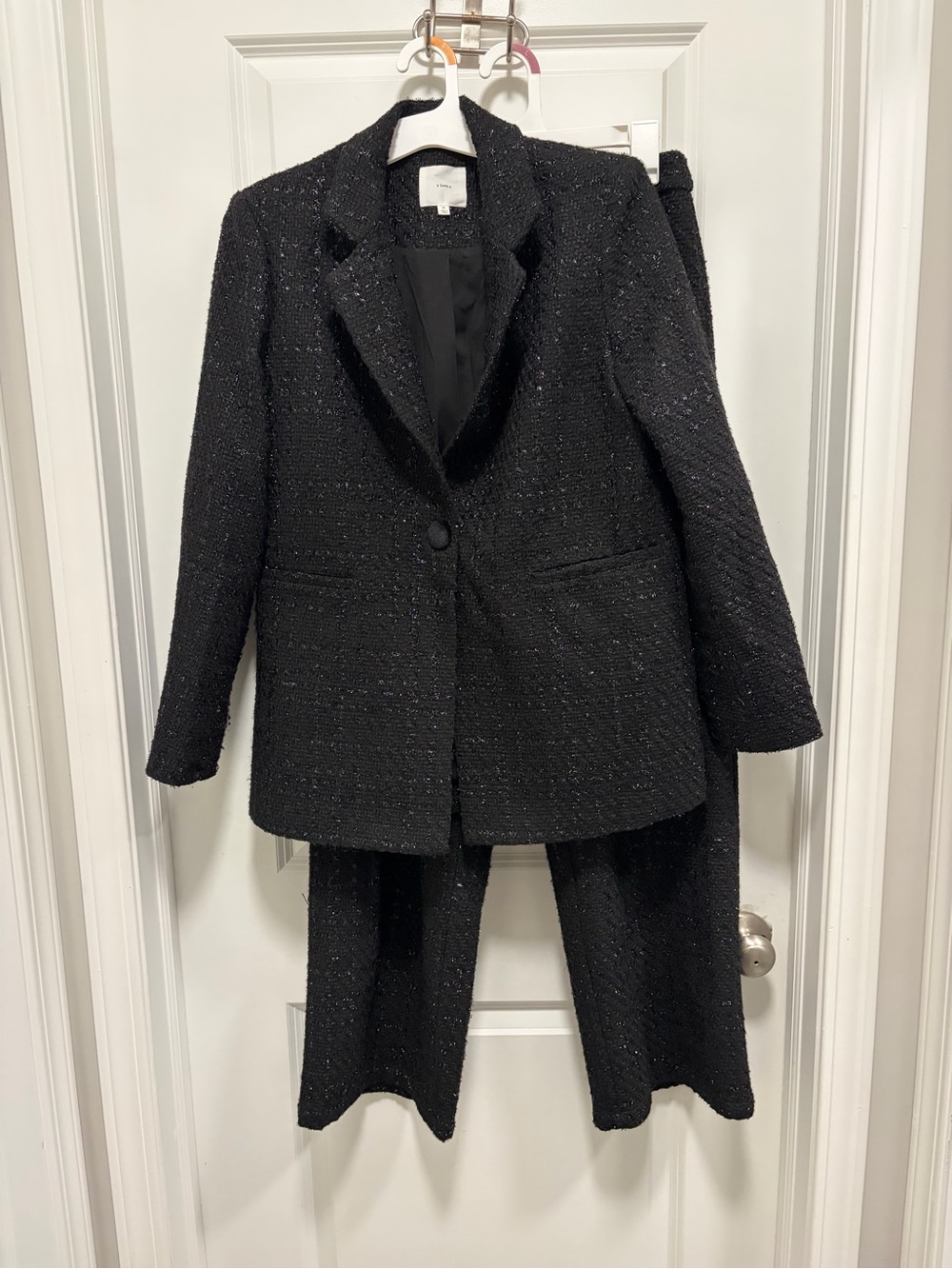 a loves a Black 2pc Pant Suit Set Size 10/med -Button Notch Lapel Lined Tweed
